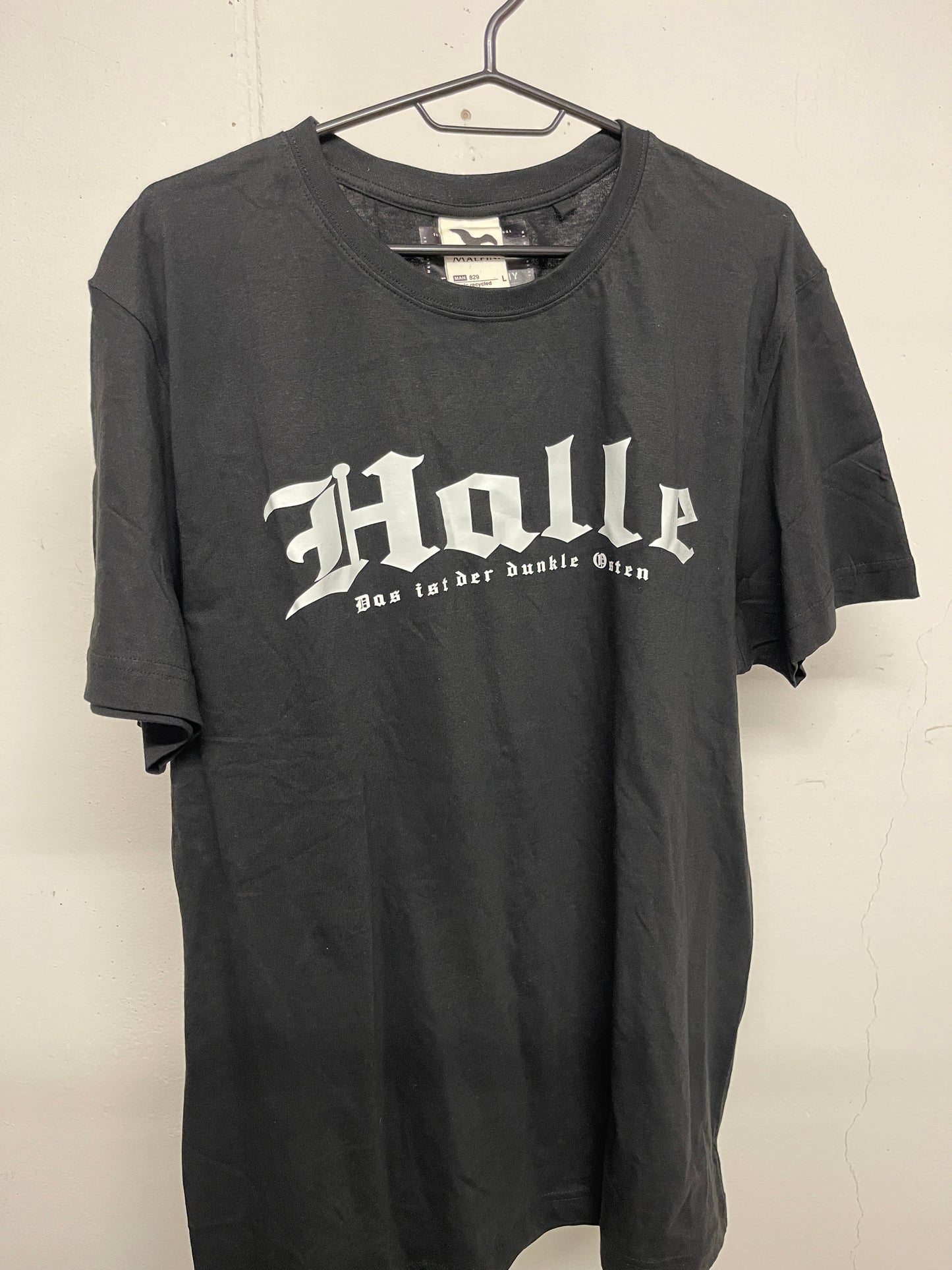 Halle Fan Shirt in Größe L